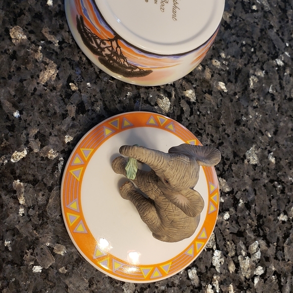 Lenox baby elephant music Box - Picture 5 of 17